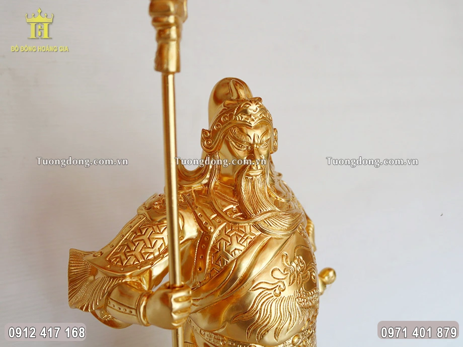 Từng họa tiết hoa văn được chạm khắc sắc nét